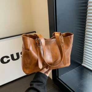 Fashionable Retro Womens Leather Shoulder Bag High-End Large Capacity Tote for Commuters and Everyday Use