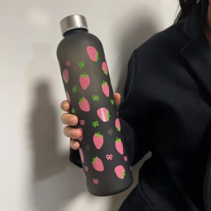 Portable Leak-Proof Strawberry Pattern Water Bottle, Ideal Christmas Gift for Students and Couples