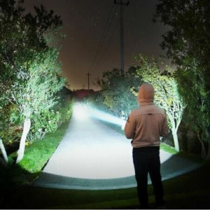 Super Bright LED Flashlight, Tactical Light, USB Rechargeable, Waterproof & Anti-Crush Torch