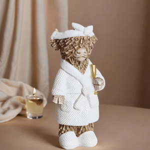 Funny Highland Cow Champagne Statue - Rustic Farmhouse Resin Tabletop Decor