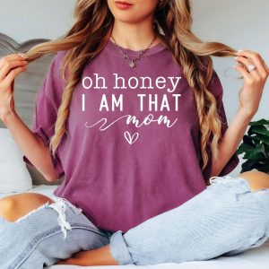 Oh Honey I Am That Mom Shirt Funny Mom Graphic Tee Cute Casual Mom T-Shirt