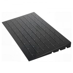 VEVOR Rubber Threshold Ramp, 4" Rise Threshold Ramp Doorway, 3 Channels Cord Cover Rubber Solid Threshold Ramp, Rubber Angled Entry Rated 2200 Lbs Load Capacity for Wheelchair and Scooter